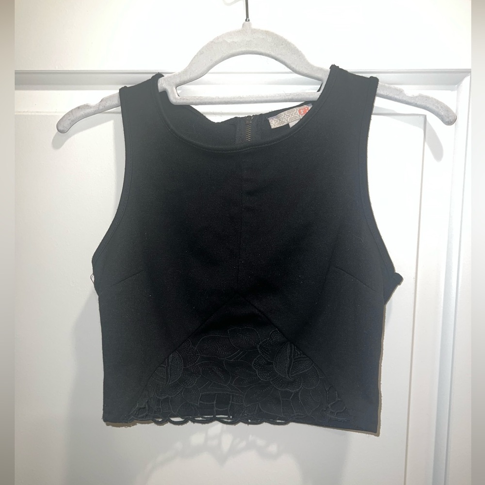 Gianni Bini Lace Detailed Crop Top